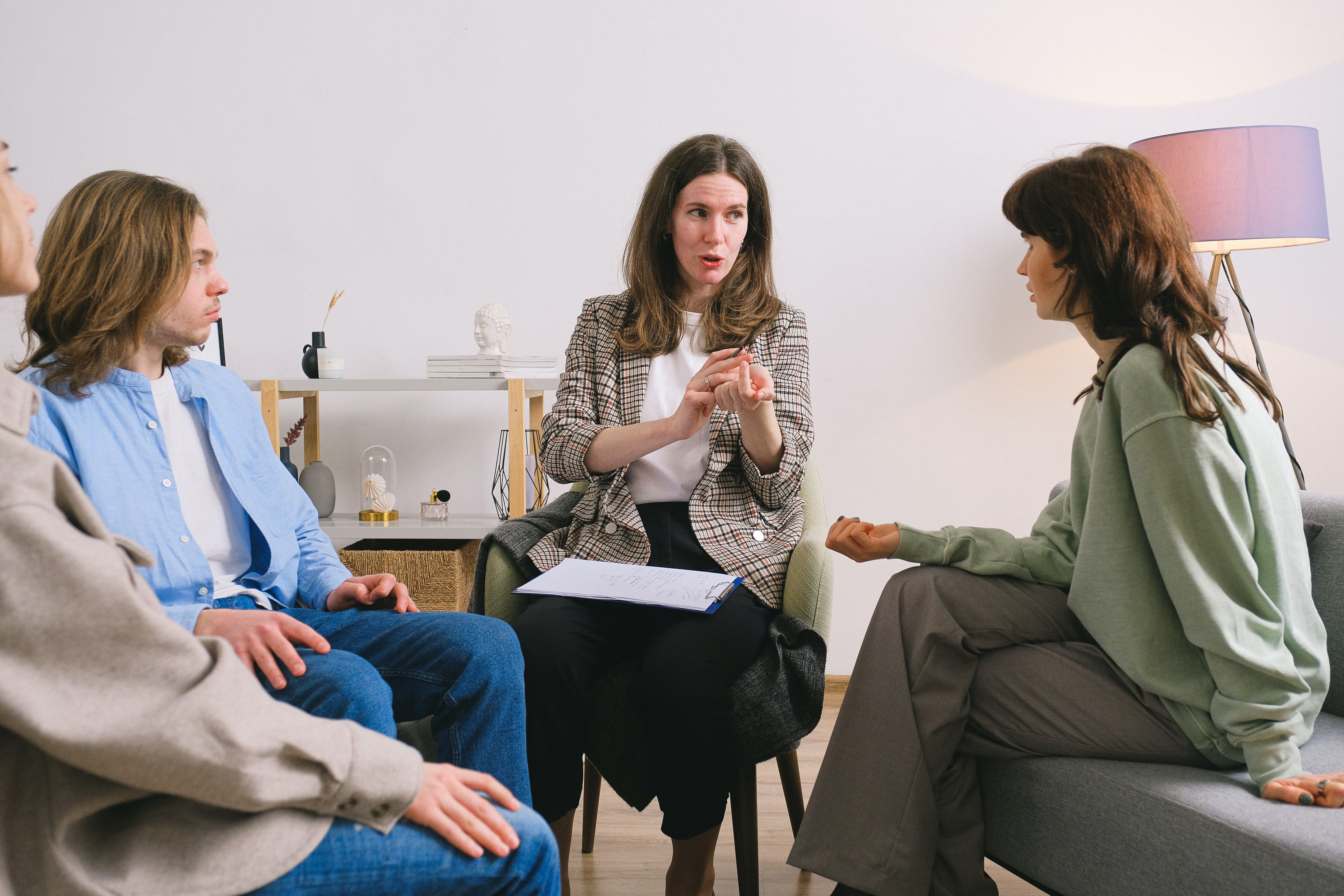 Zug um Zug – Einsatz von Spielübungen und Theaterelementen in der psychotherapeutischen Arbeit